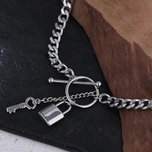 New Lock and Key silver stainless steel Cuban Chain Necklace 
Doesn’t tarnish - Picture 2 of 6